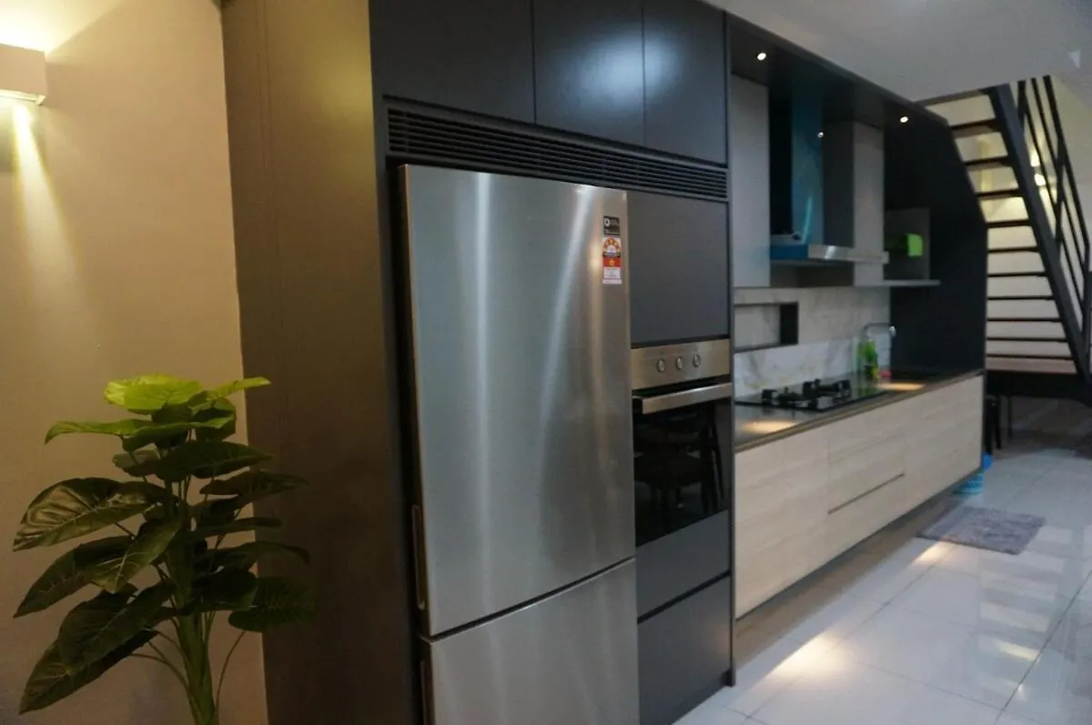 Cozy Seaview Duplex Apartment At Sunrise Gurney George Town 0*,  Maleisië